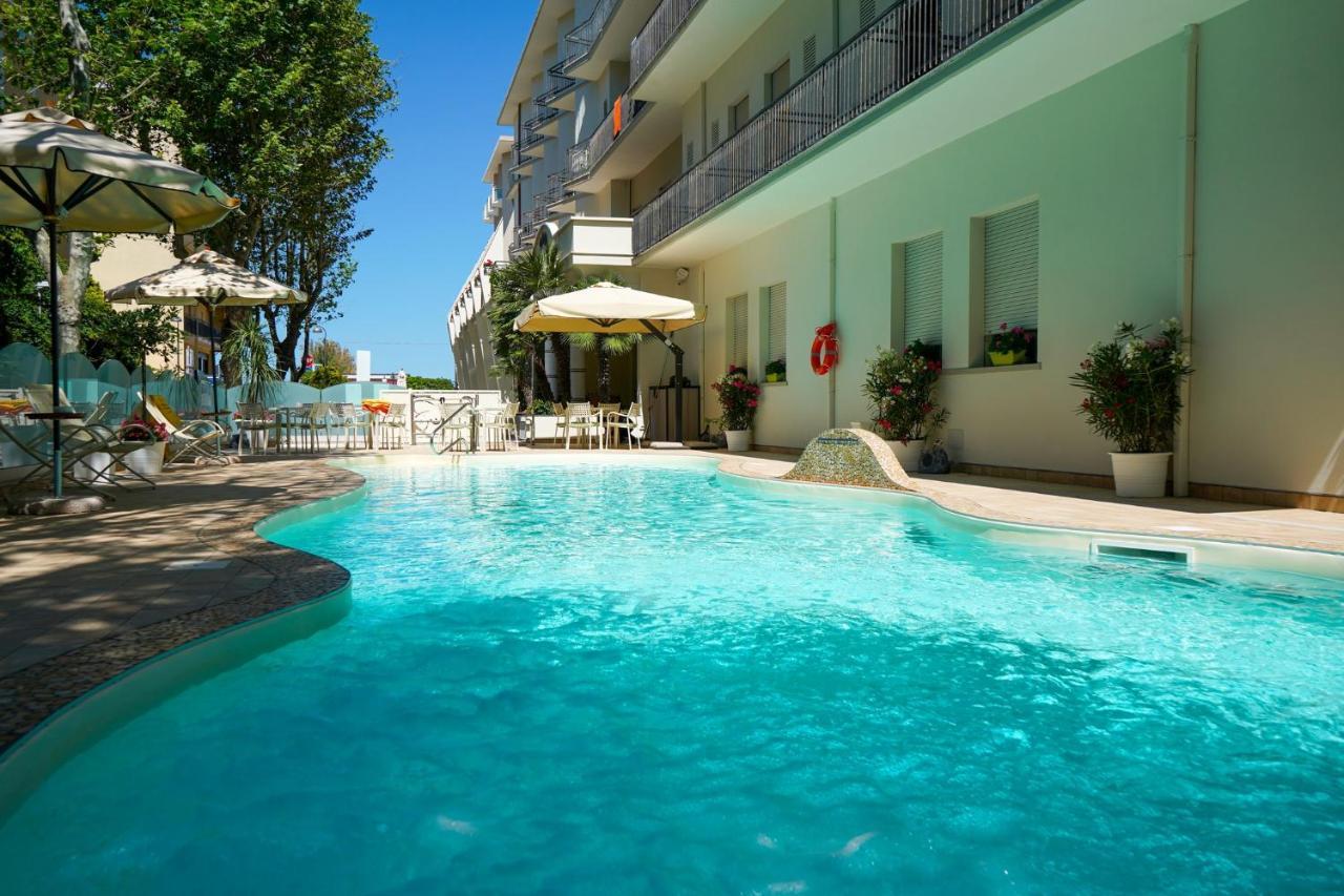 Hotel Pineta Bellaria-Igea Marina Bagian luar foto