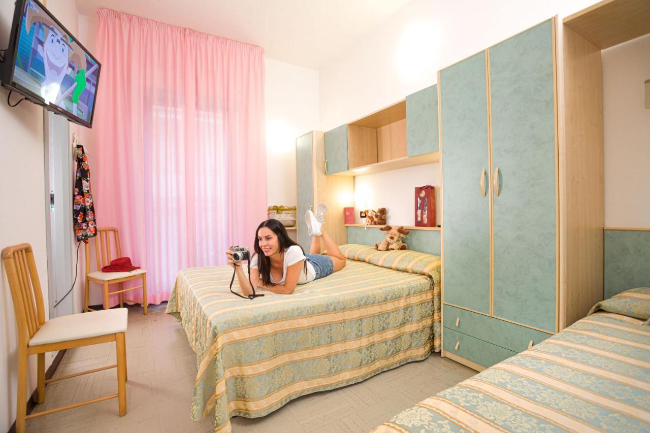 Hotel Pineta Bellaria-Igea Marina Bagian luar foto