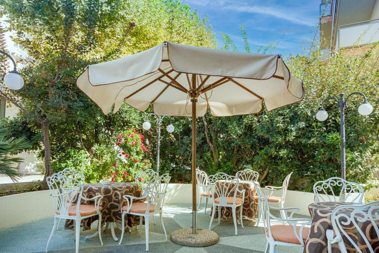 Hotel Pineta Bellaria-Igea Marina Bagian luar foto