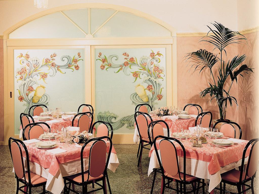 Hotel Pineta Bellaria-Igea Marina Bagian luar foto