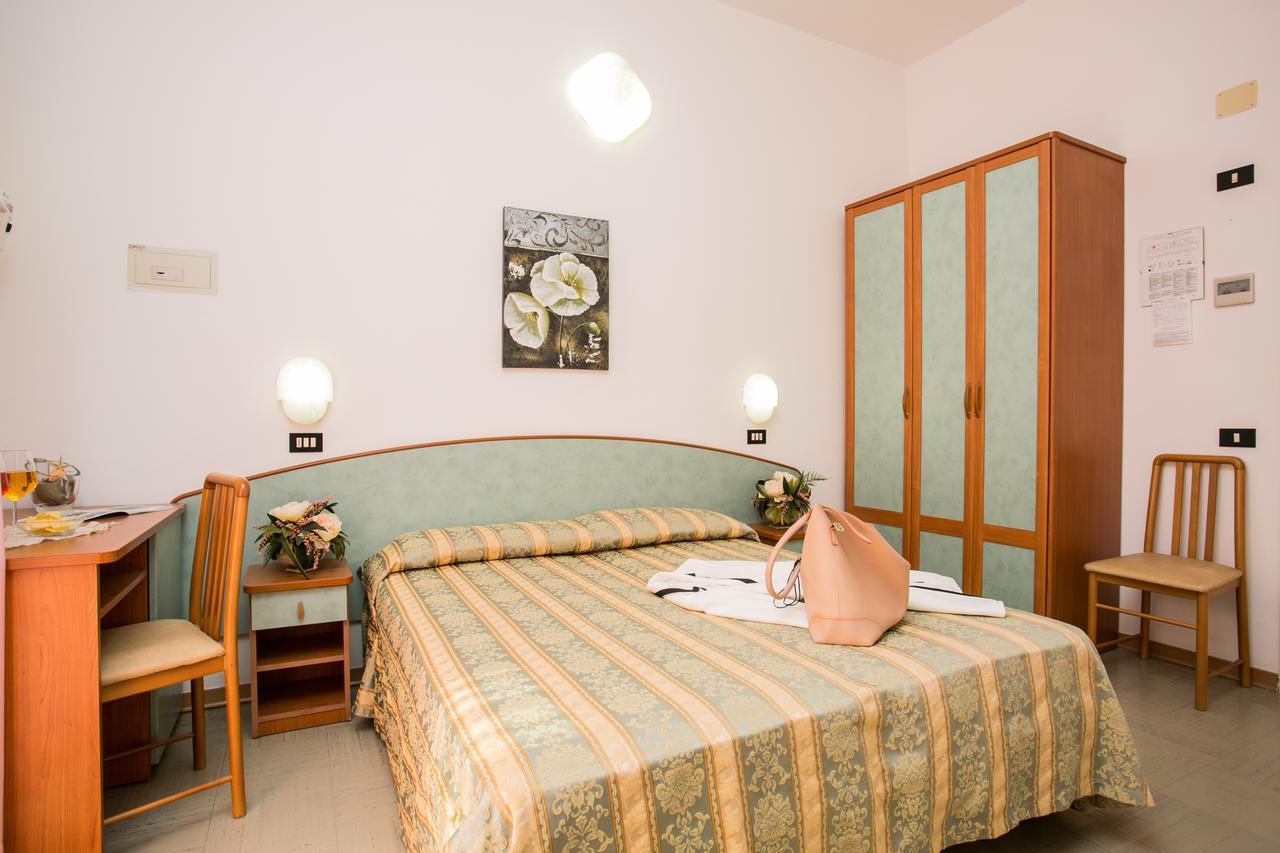 Hotel Pineta Bellaria-Igea Marina Bagian luar foto