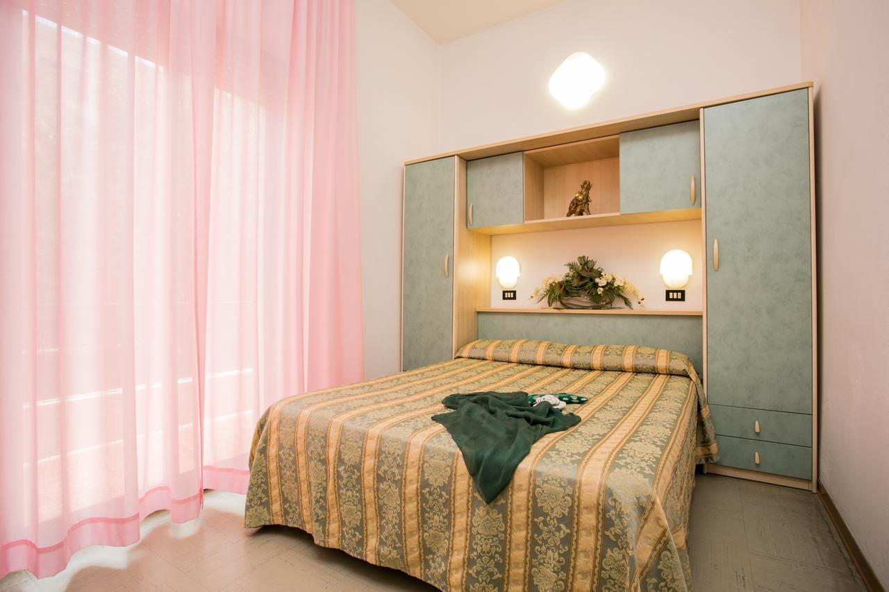Hotel Pineta Bellaria-Igea Marina Bagian luar foto