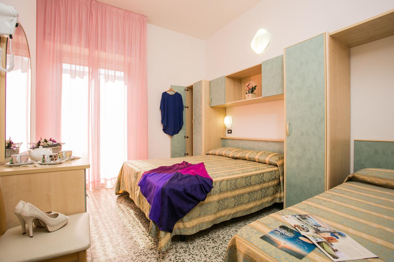 Hotel Pineta Bellaria-Igea Marina Bagian luar foto