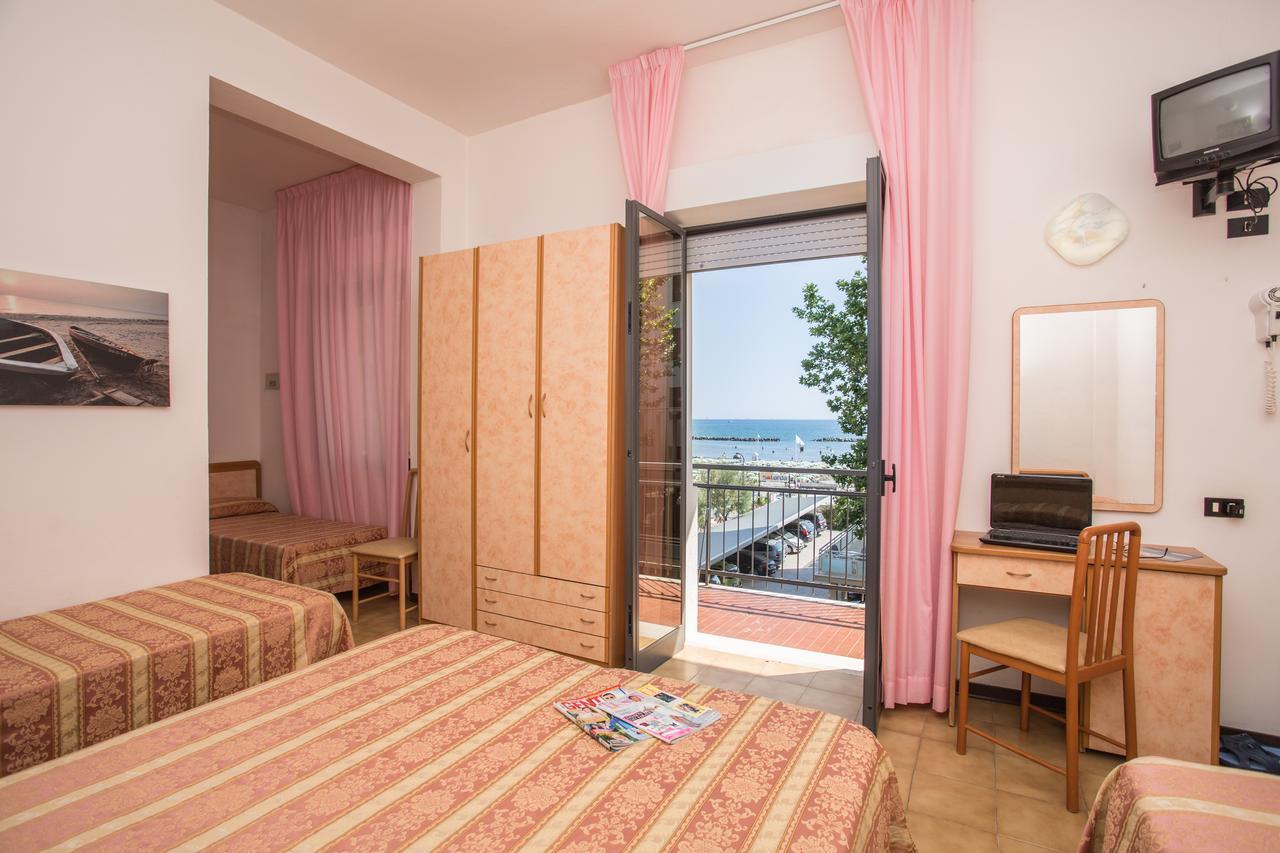 Hotel Pineta Bellaria-Igea Marina Bagian luar foto