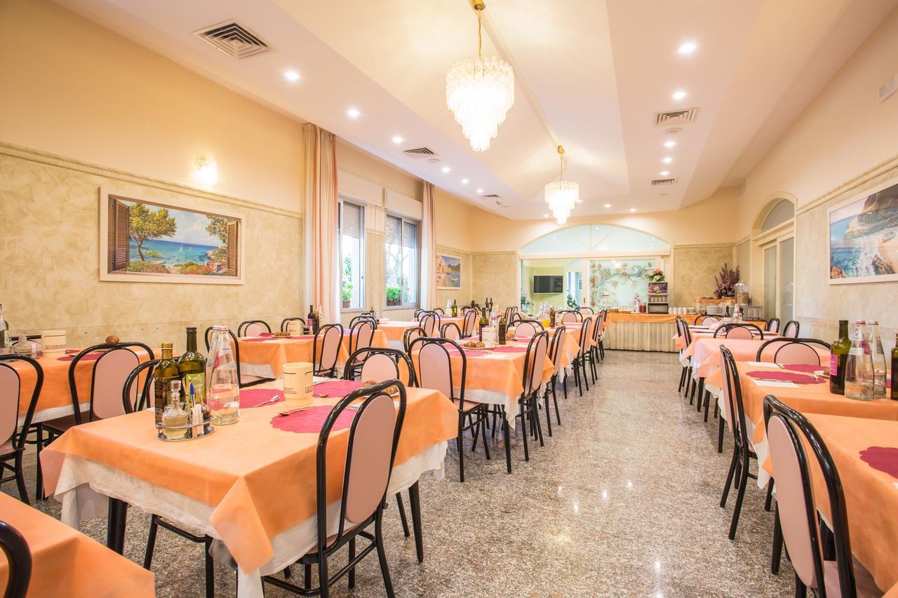Hotel Pineta Bellaria-Igea Marina Bagian luar foto