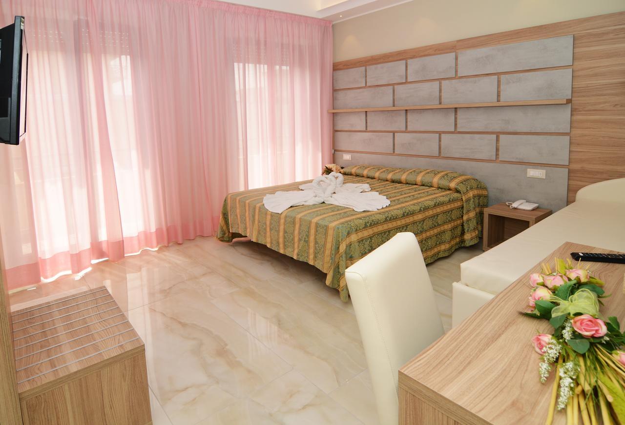 Hotel Pineta Bellaria-Igea Marina Bagian luar foto