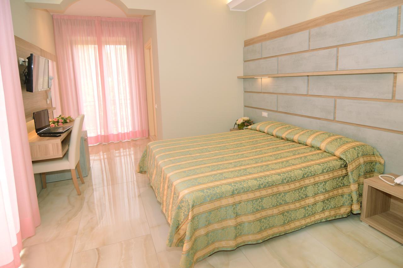 Hotel Pineta Bellaria-Igea Marina Bagian luar foto