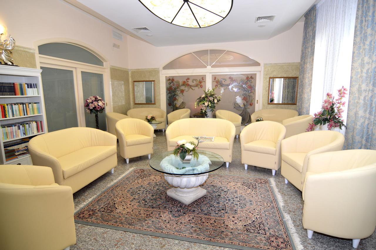 Hotel Pineta Bellaria-Igea Marina Bagian luar foto
