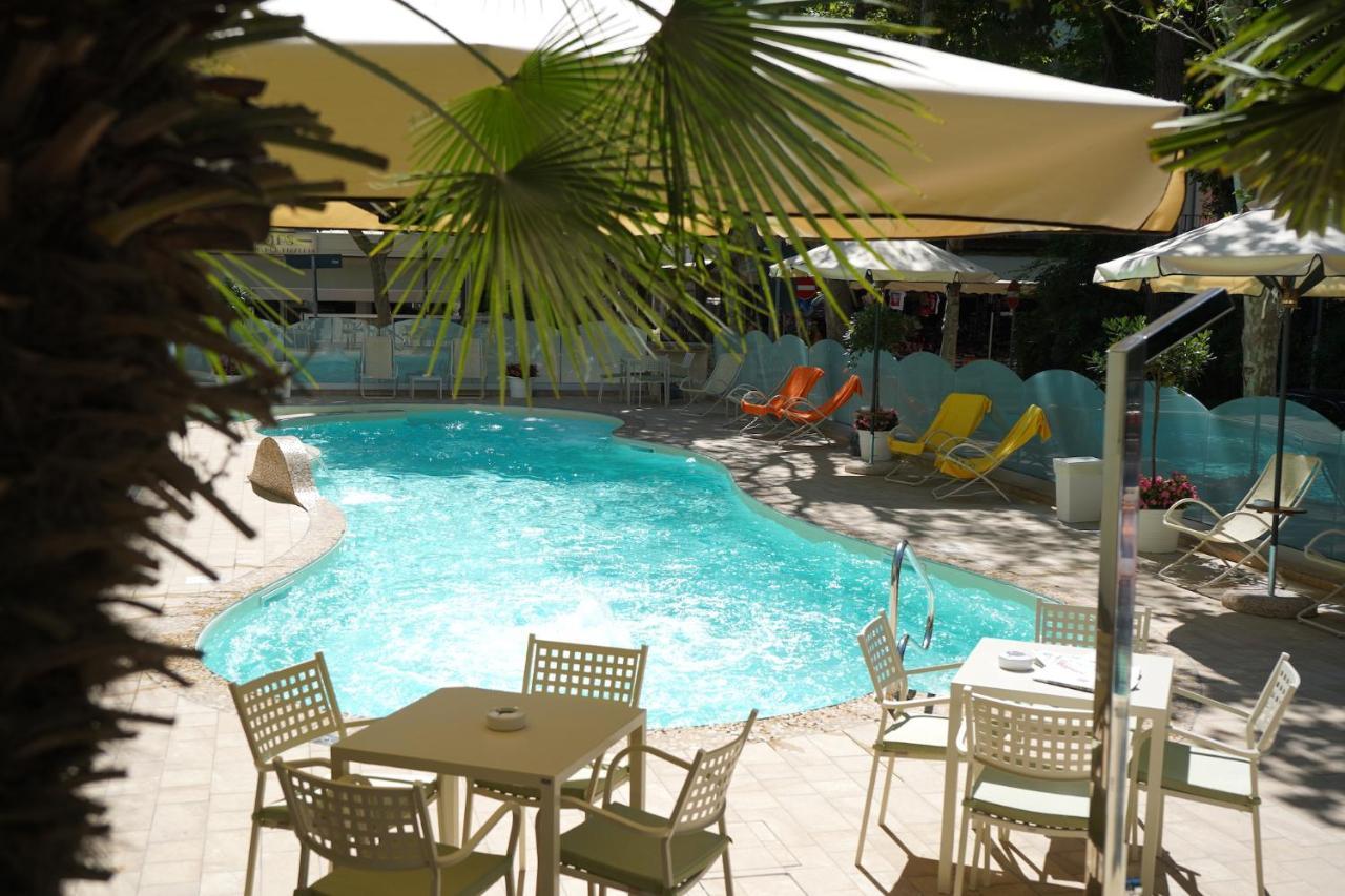 Hotel Pineta Bellaria-Igea Marina Bagian luar foto